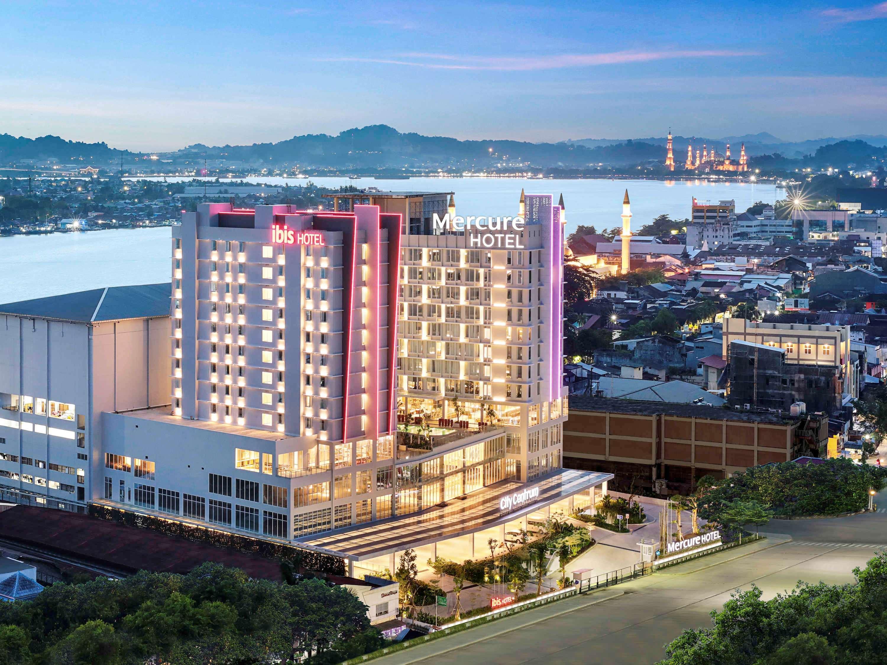 Ibis Samarinda Hotel Exterior photo