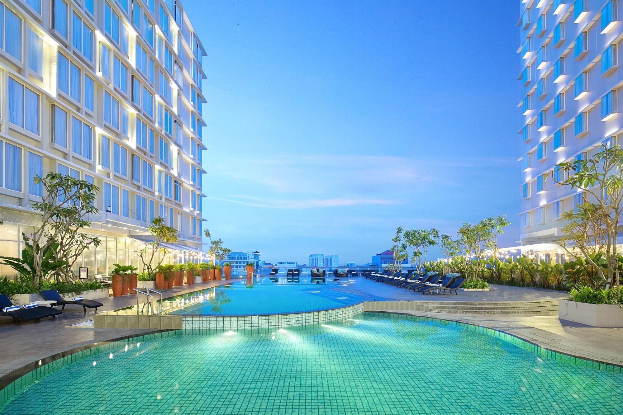 Ibis Samarinda Hotel Exterior photo